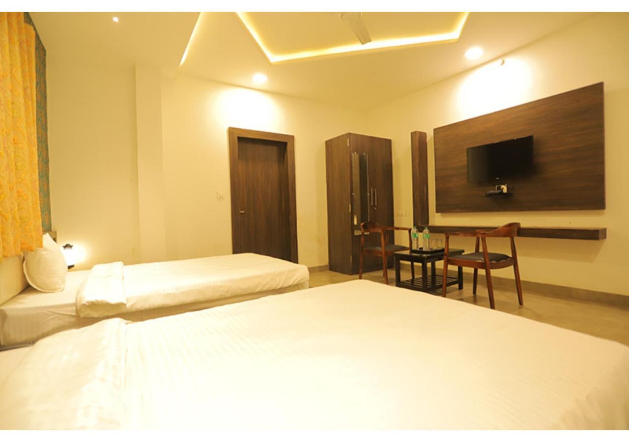Hotel Raha Udaipur Eksteriør bilde